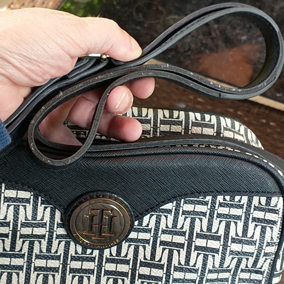 Tommy Hilfiger Crossbody Monogram Bag - Picture 9 of 10